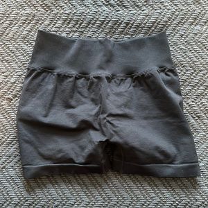 Seamless booty scrunch shorts